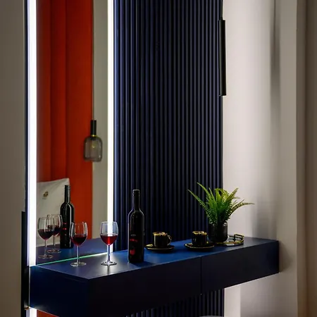 Crown Apartment