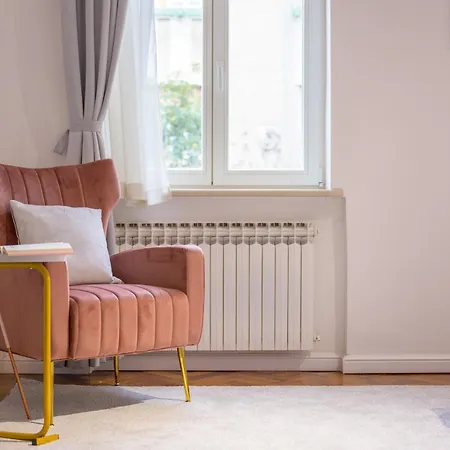 Crown Apartment *