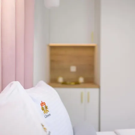 Crown * Zagreb